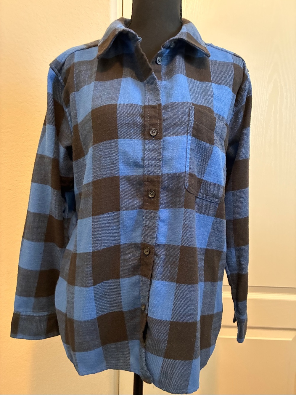 American Eagle Women’s Super Soft Blue Black Button Flannel Small